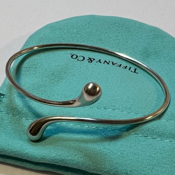 elongated teardrop bangle